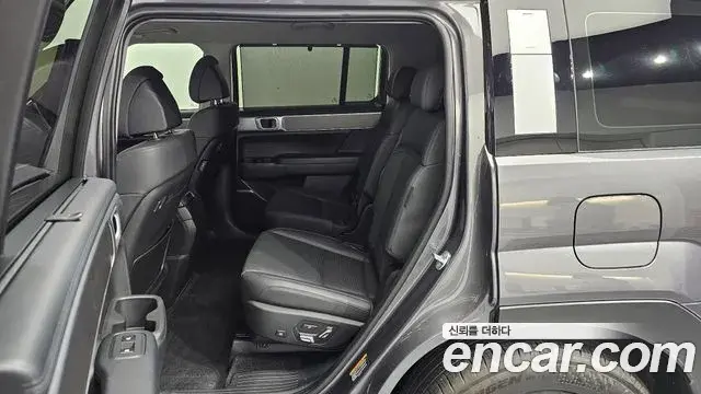 Hyundai Santa Fe 2023 — ფოტო 16/20