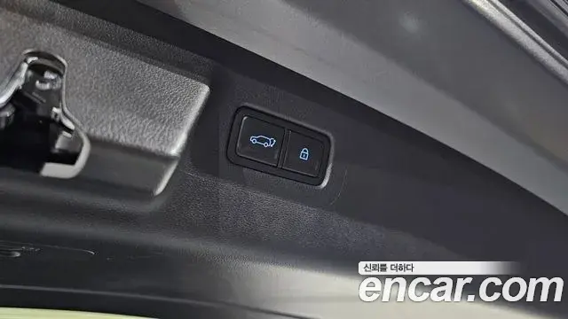 Hyundai Santa Fe 2023 — ფოტო 14/20