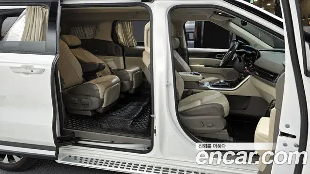 Kia Carnival 2021 — Фото 12/20