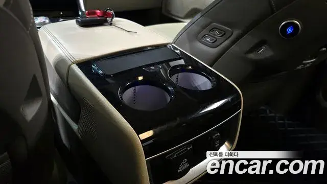 Kia Carnival 2021 — Фото 18/20
