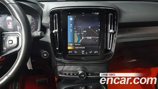 Volvo XC40 2021 — Photo 3/20