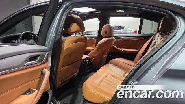 BMW 5 Series 2018 — Photo 9/20