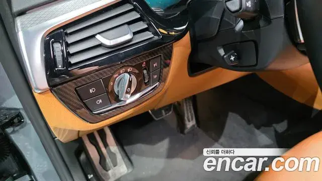 BMW 5 Series 2018 — Photo 19/20