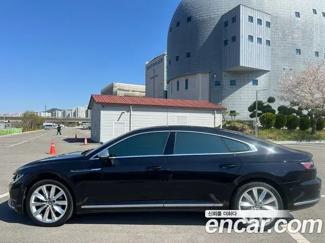 Volkswagen Arteon 2022 — Photo 9/15