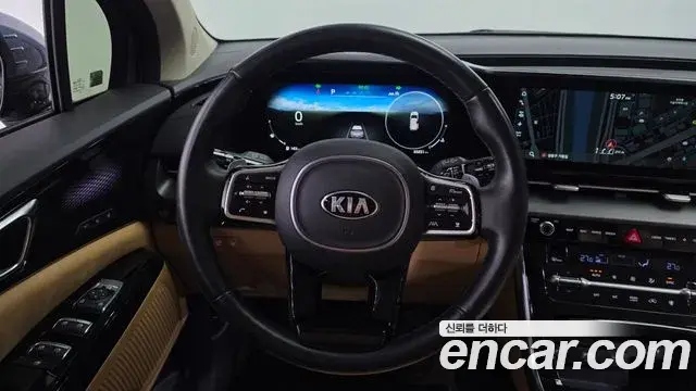Kia Carnival 2021 — Photo 13/20