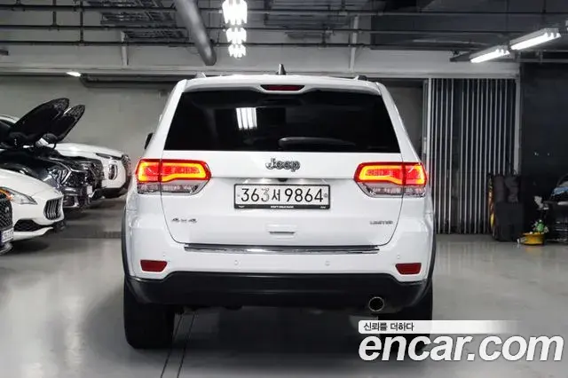 Jeep Grand Cherokee 2019 — Şəkil 18/20
