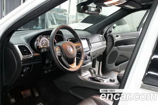 Jeep Grand Cherokee 2019 — Şəkil 15/20