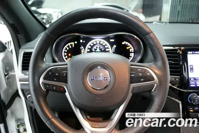 Jeep Grand Cherokee 2019 — Şəkil 12/20