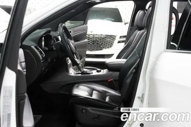 Jeep Grand Cherokee 2019 — Şəkil 10/20
