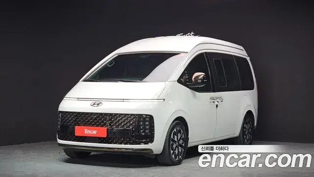 Hyundai Staria 2023 — Фото 1/20