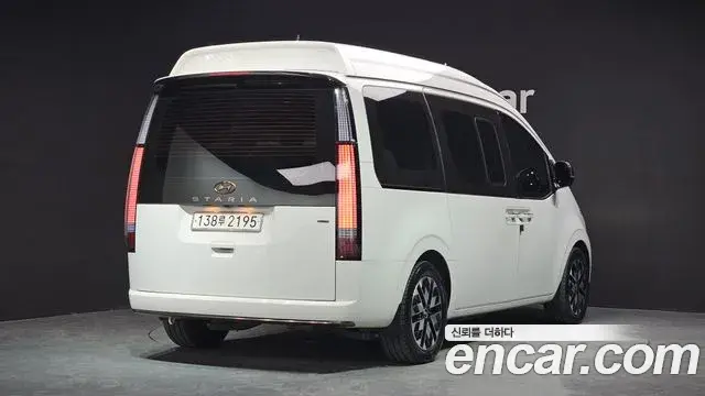 Hyundai Staria 2023 — Фото 2/20