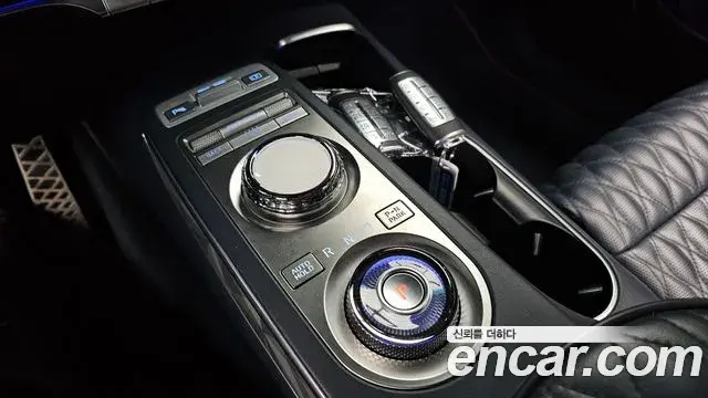 Genesis GV70 2021 — ფოტო 30/34