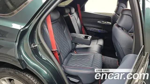 Genesis GV70 2021 — ფოტო 28/34