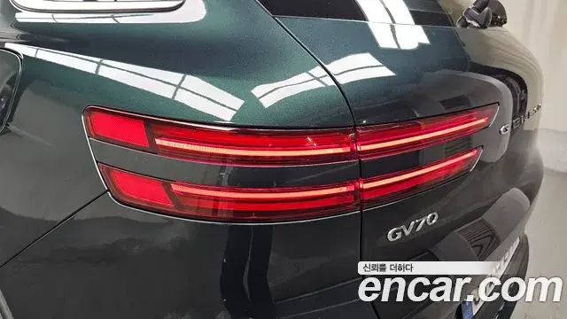 Genesis GV70 2021 — ფოტო 16/34