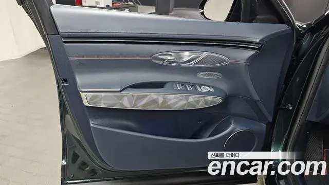 Genesis GV70 2021 — ფოტო 17/34