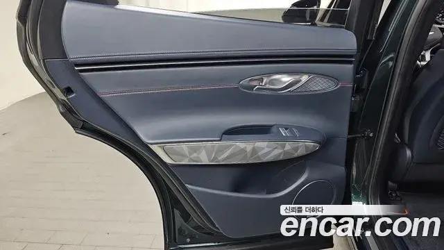 Genesis GV70 2021 — ფოტო 13/34
