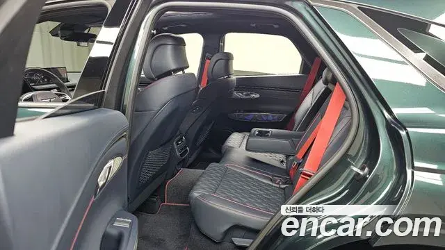 Genesis GV70 2021 — ფოტო 33/34