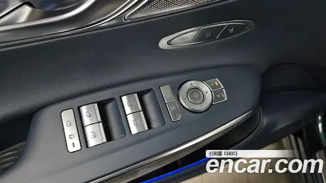 Genesis GV70 2021 — ფოტო 18/34