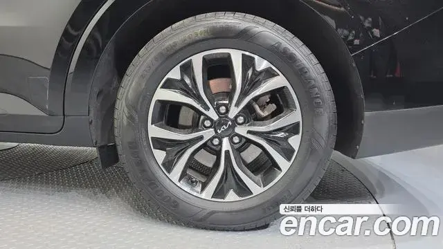 Kia Carnival 2022 — ფოტო 11/33