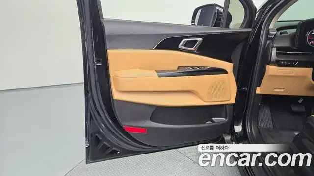 Kia Carnival 2022 — ფოტო 30/33