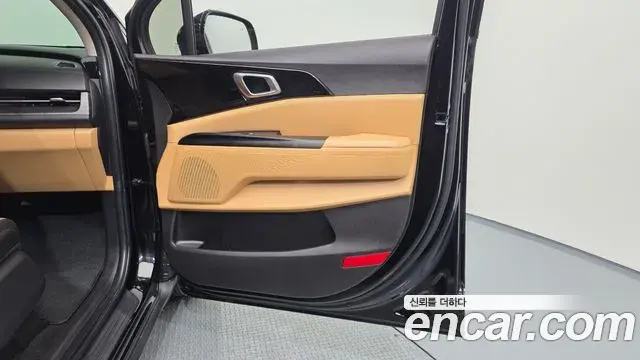Kia Carnival 2022 — ფოტო 31/33