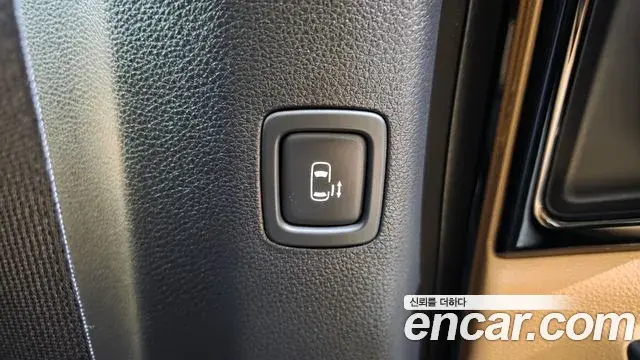 Kia Carnival 2022 — ფოტო 16/33