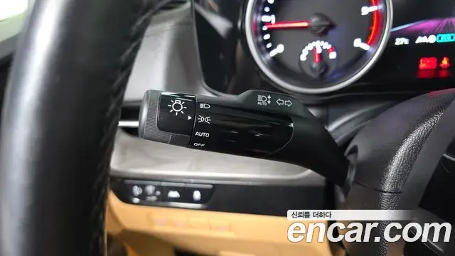 Kia Carnival 2022 — ფოტო 29/33