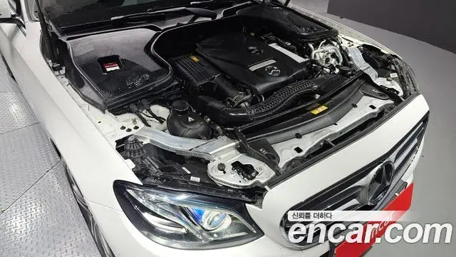 Mercedes-Benz E-Class 2018 — Şəkil 8/20
