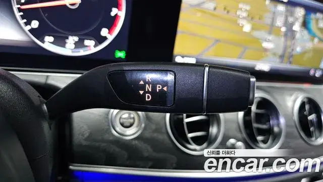 Mercedes-Benz E-Class 2018 — Şəkil 10/20