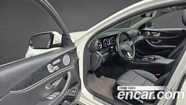 Mercedes-Benz E-Class 2018 — Şəkil 7/20