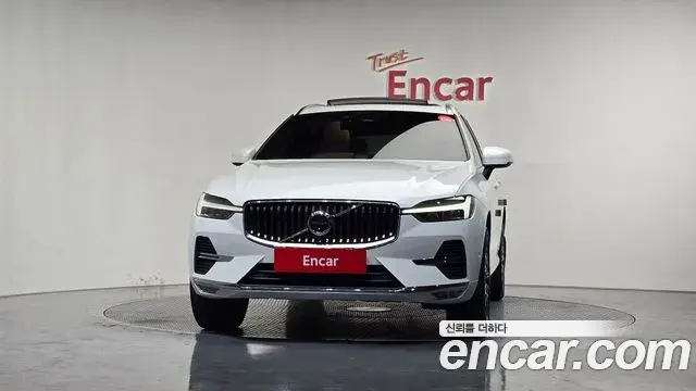 Volvo XC60 2022 — ფოტო 5/36