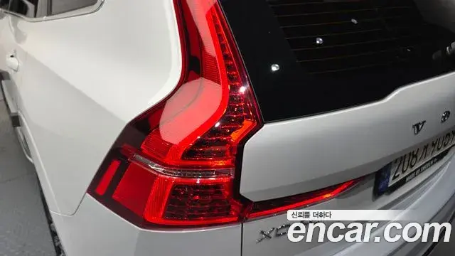 Volvo XC60 2022 — ფოტო 15/36