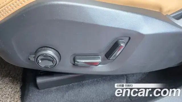 Volvo XC60 2022 — ფოტო 23/36