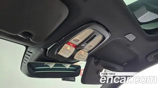 Volvo XC60 2022 — ფოტო 14/36