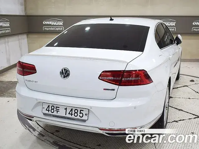Volkswagen Passat GT 2018 — ფოტო 4/20