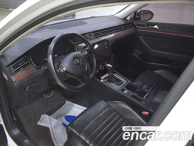 Volkswagen Passat GT 2018 — ფოტო 19/20
