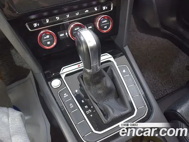 Volkswagen Passat GT 2018 — ფოტო 6/20