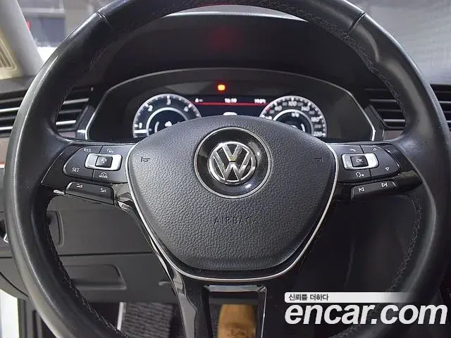Volkswagen Passat GT 2018 — ფოტო 8/20