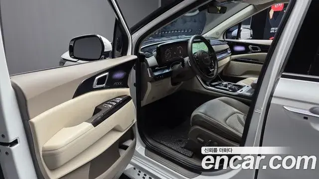 Kia Carnival 2023 — ფოტო 2/33