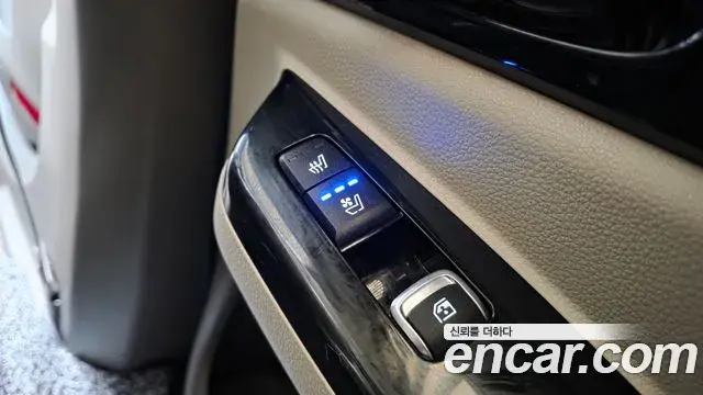 Kia Carnival 2023 — ფოტო 24/33