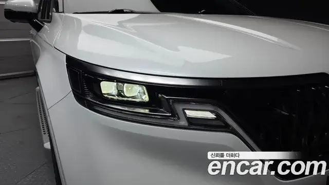 Kia Carnival 2023 — ფოტო 7/33