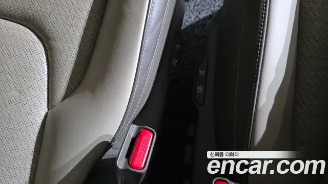 Kia Carnival 2023 — ფოტო 32/33