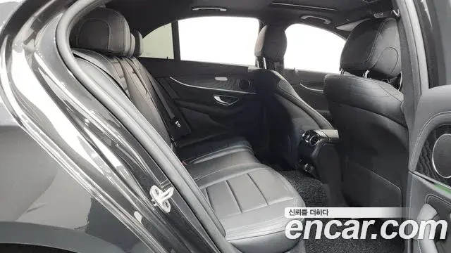 Mercedes-Benz E-Class 2020 — Фото 11/20