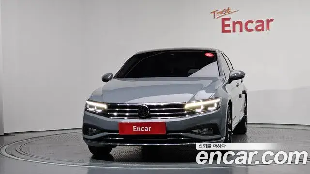 Volkswagen Passat GT 2022 — Photo 28/34