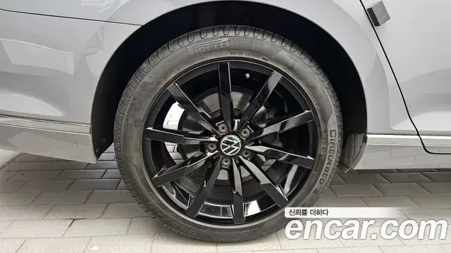 Volkswagen Passat GT 2022 — Photo 17/34