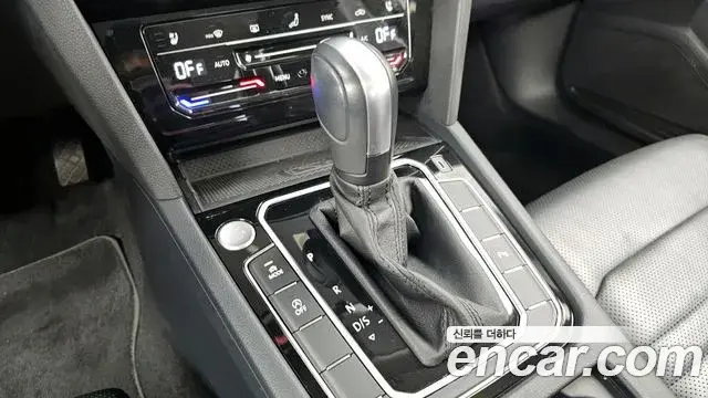 Volkswagen Passat GT 2022 — Photo 26/34