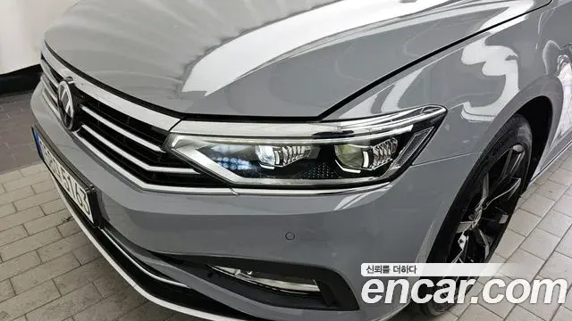 Volkswagen Passat GT 2022 — Photo 30/34