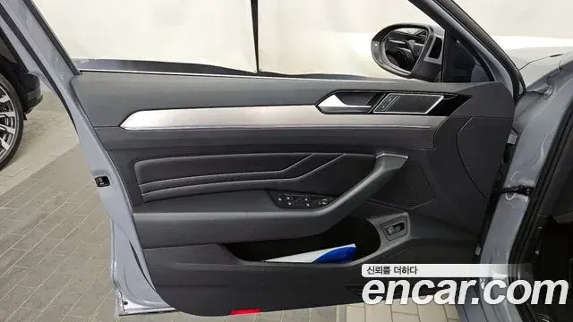 Volkswagen Passat GT 2022 — Photo 20/34