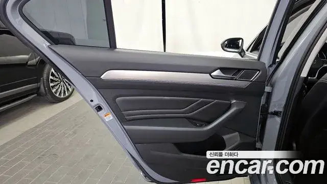 Volkswagen Passat GT 2022 — Photo 6/34
