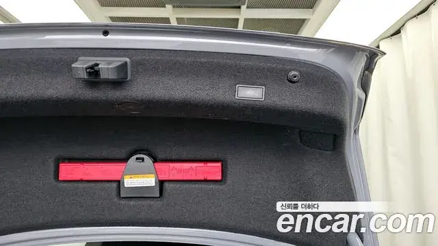 Volkswagen Passat GT 2022 — Photo 32/34